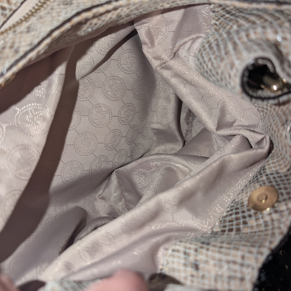 ✨ Like New Michael Kors Snake Print 3 Compartment Shoulder Bag - Tan - Picture 14 of 16